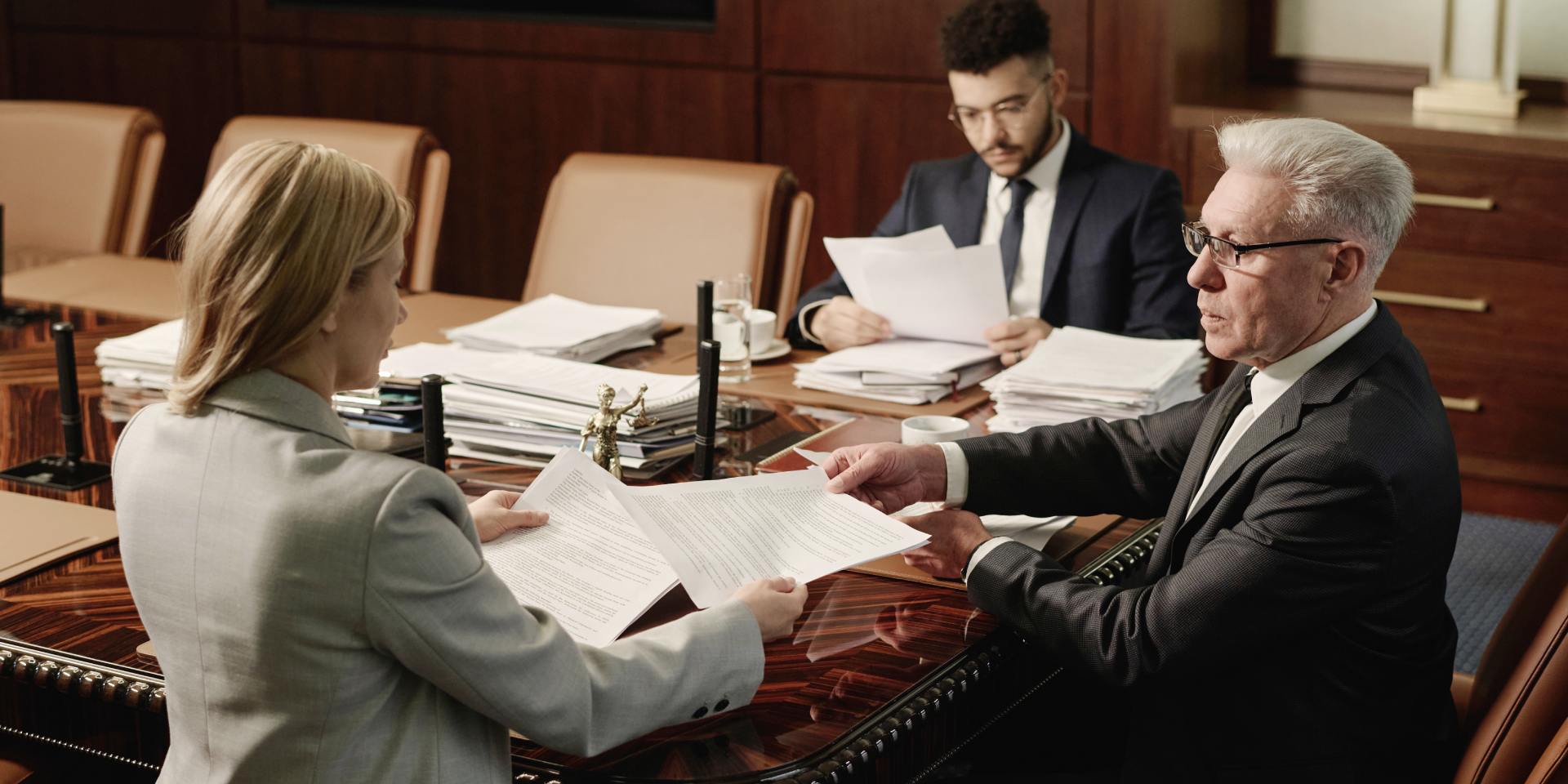 HOA Law in Nevada & California: A Complete Guide to Homeowner Rights & Board Responsibilities HOA attorney explaining homeowner rights and HOA board responsibilities in Nevada and California