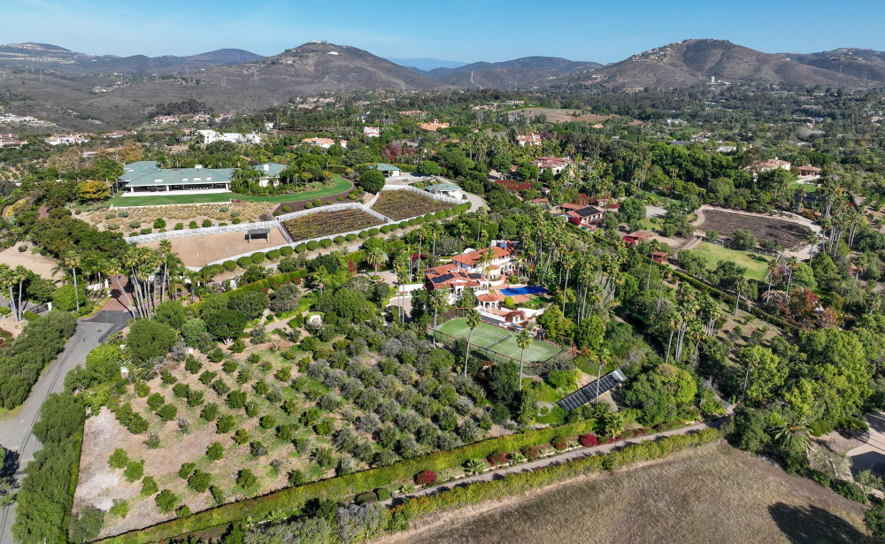 rancho-santa-fe-super-wealthy-town-in-san-diego-california-usa rancho santa fe super wealthy town in san diego california usa