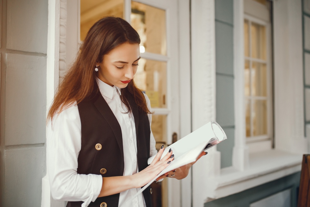 hoa-violation-notice Homeowner reading an HOA violation notice at the front door