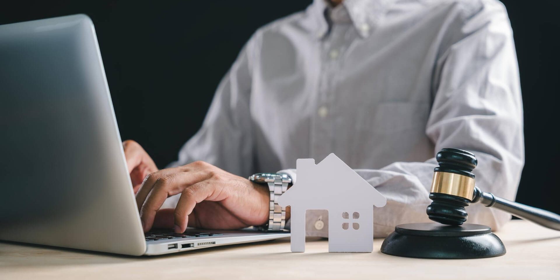 Illustration of the HOA foreclosure process under Nevada and California HOA foreclosure laws.
