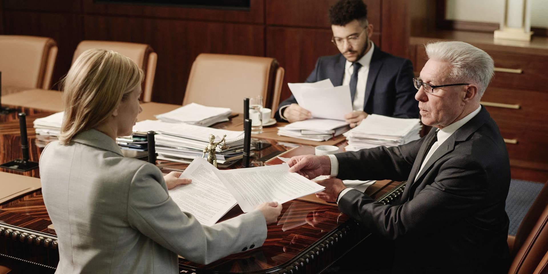 HOA Law in Nevada & California: A Complete Guide to Homeowner Rights & Board Responsibilities HOA attorney explaining homeowner rights and HOA board responsibilities in Nevada and California