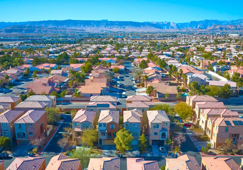 Homes in a Las Vegas valley HOA community, illustrating the Nevada HOA foreclosure process
